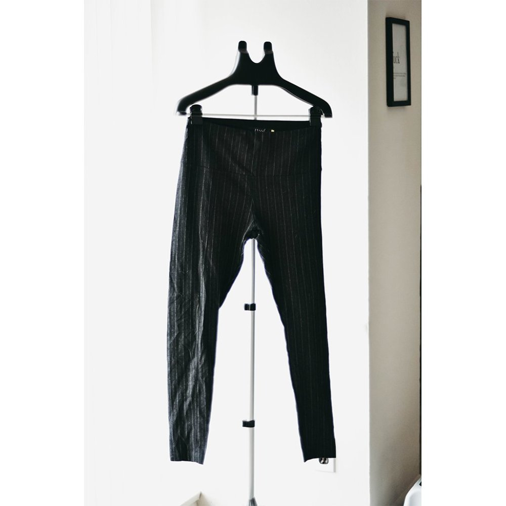 NWOT Lysse Ankle Legging Black White Stripe Large